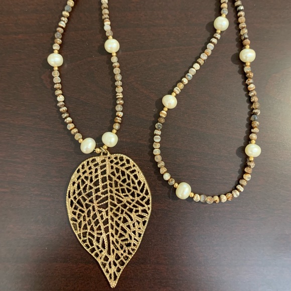 Handmade Jewelry - Handmade Beaded Necklace w/Mother of Pearls